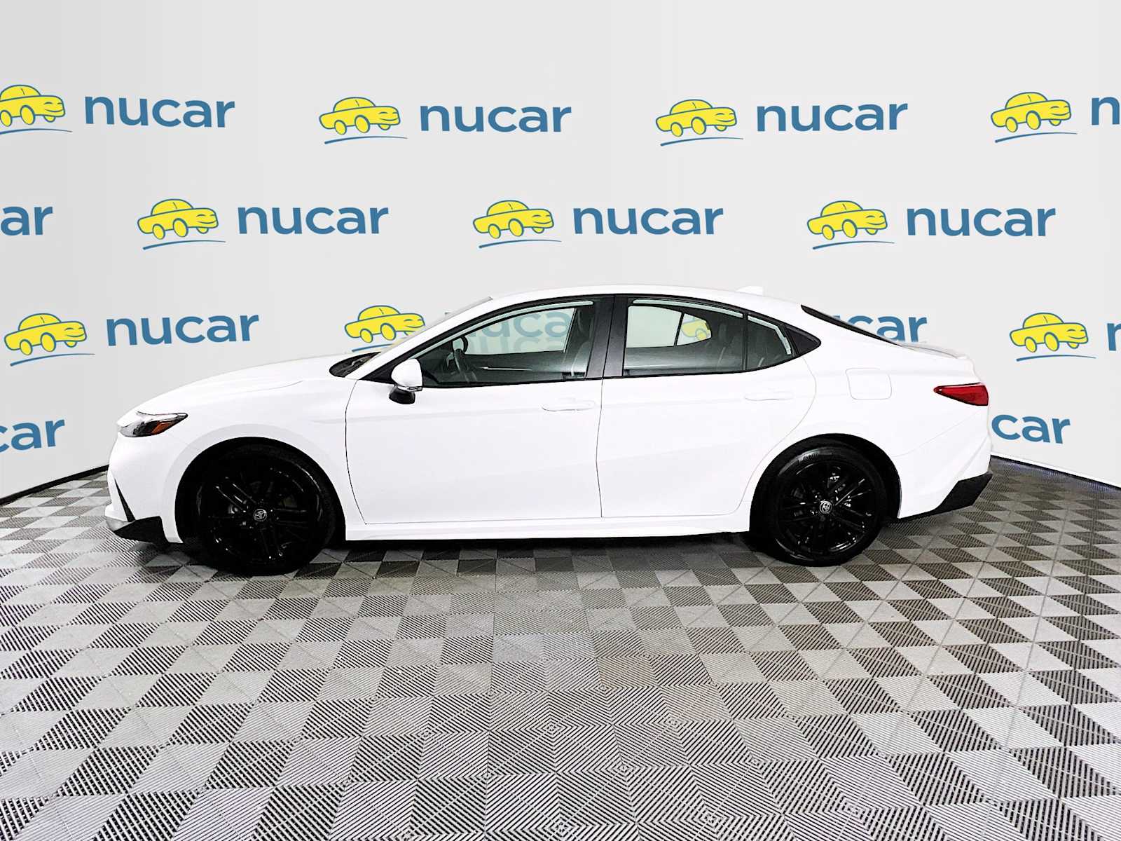 2025 Toyota Camry SE photo 2