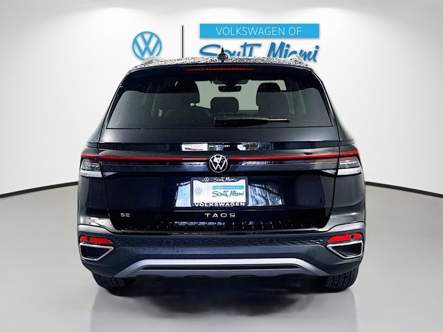 2025 Volkswagen Taos SE photo 2