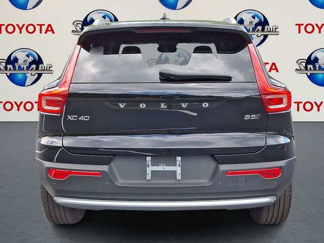 2025 Volvo XC40 Core photo 2