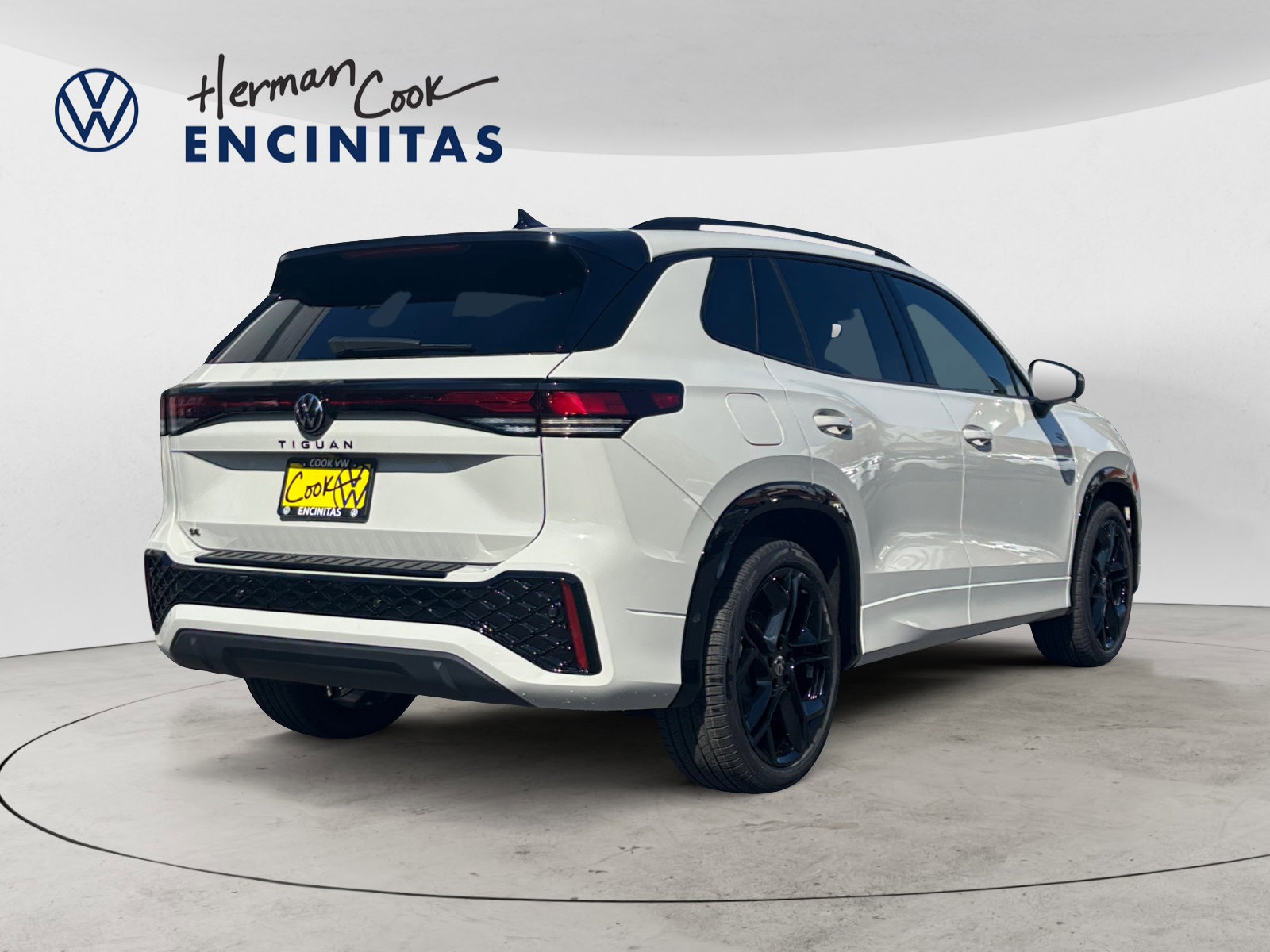 2025 Volkswagen Tiguan SE R-Line Black photo 5