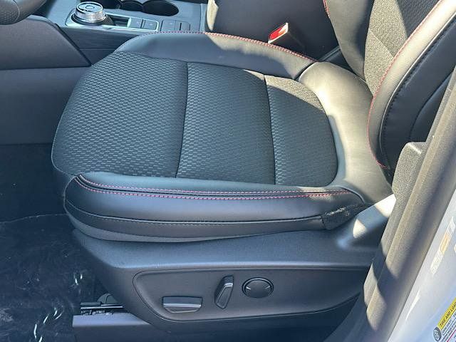 2025 Ford Escape ST-Line photo 8