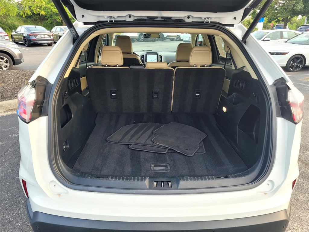 2021 Ford Edge SEL photo 16