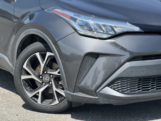 2022 Toyota C-HR XLE photo 2
