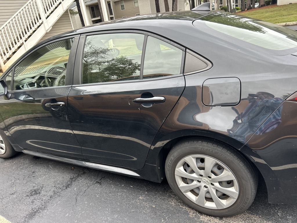 2020 Toyota Corolla LE photo 3