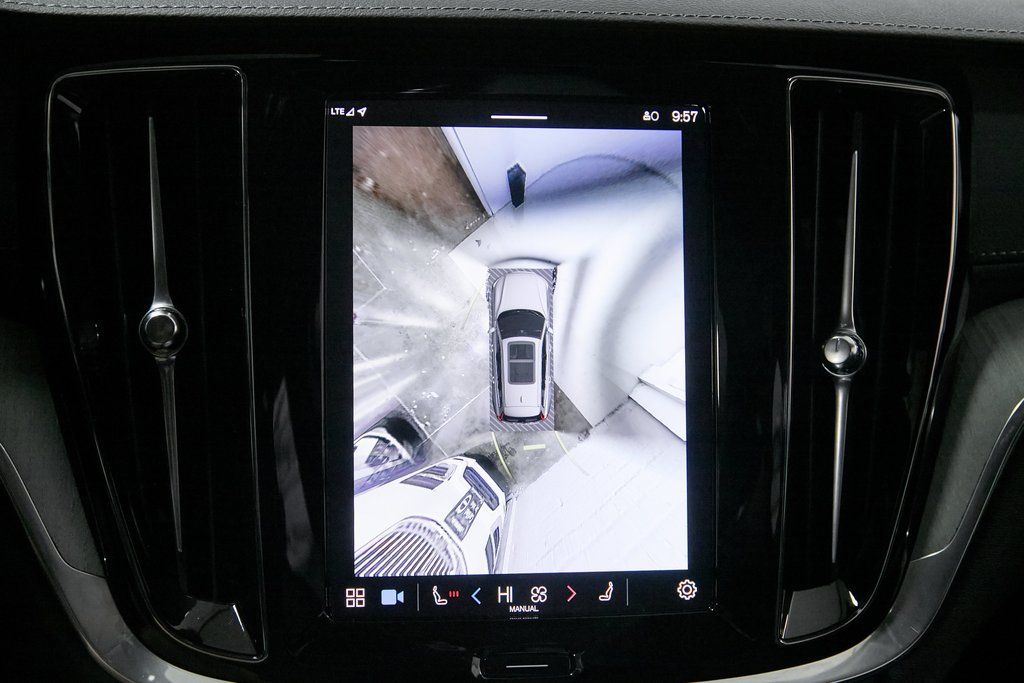 2024 VOLVO V60CC - Image 30