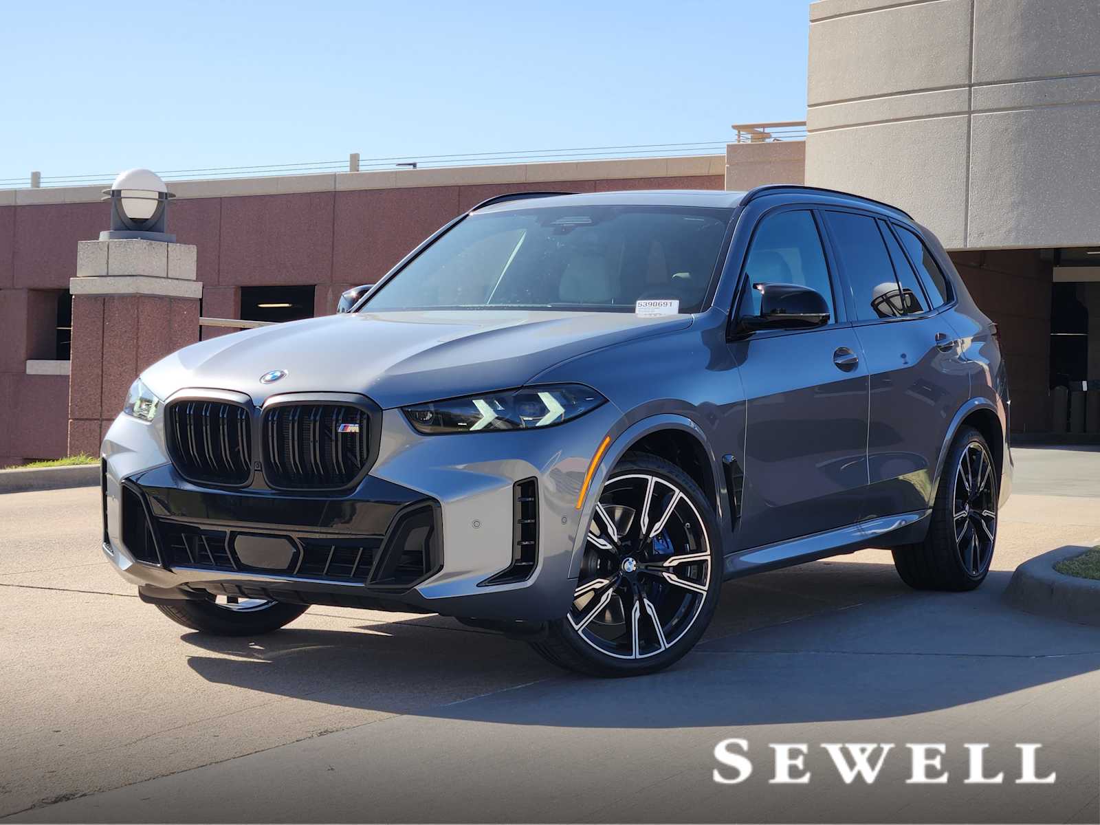 2026 BMW X5 M60i's photo
