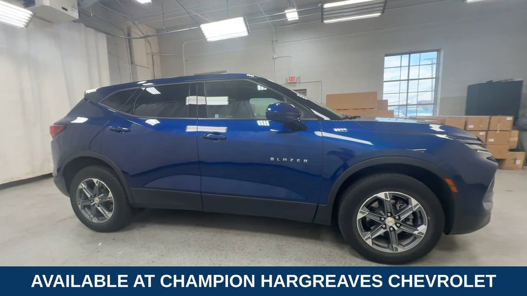 2023 Chevrolet Blazer 2LT photo 2