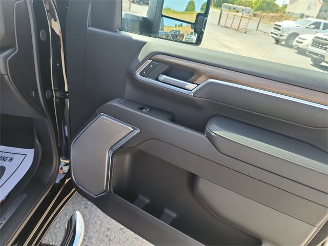 2025 Chevrolet Silverado 3500HD High Country photo 12