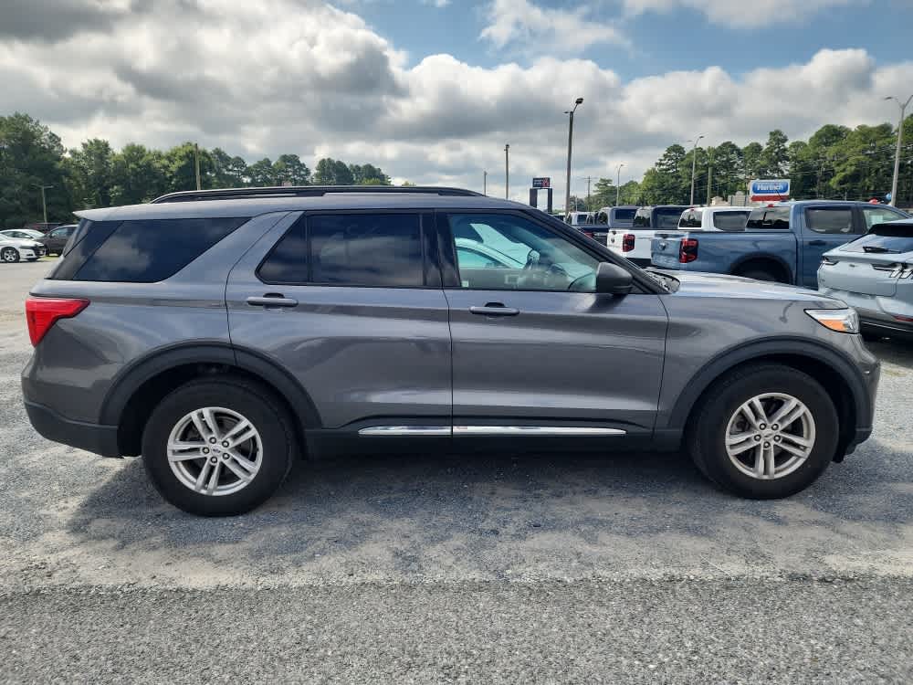2021 Ford Explorer XLT photo 2