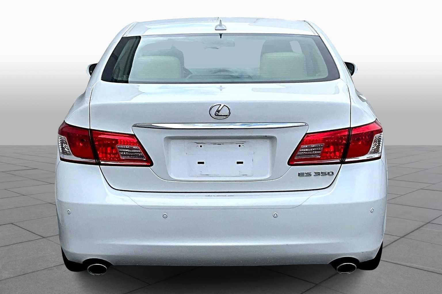 2011 Lexus ES 350 photo 4
