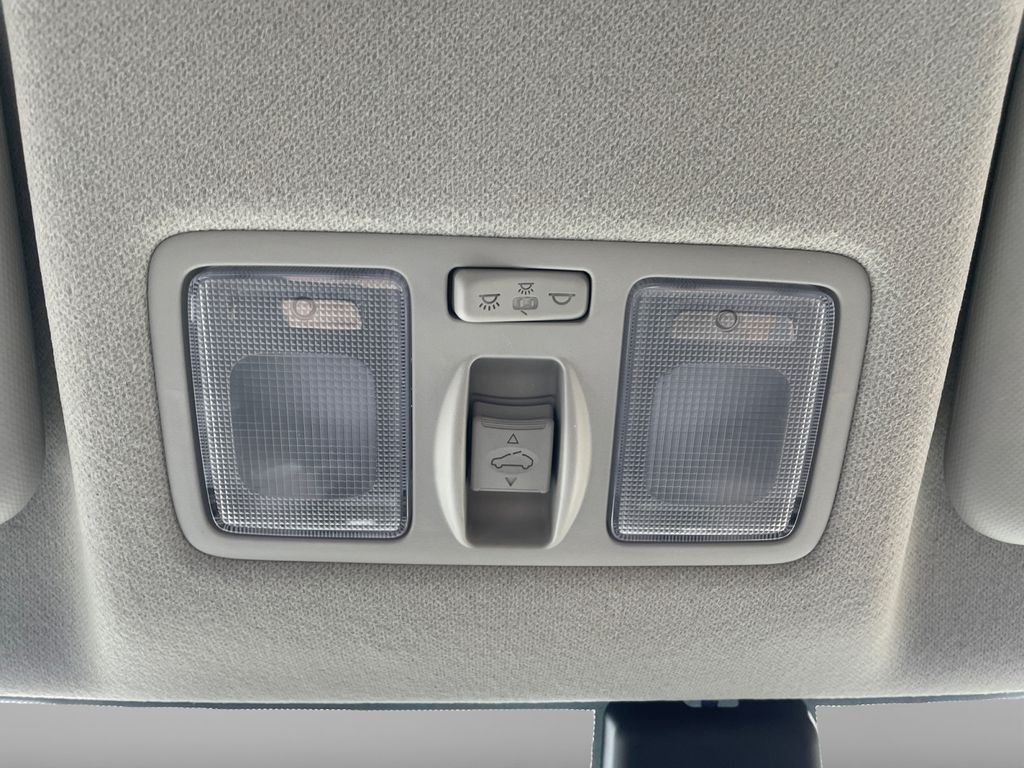 2024 Hyundai Venue SEL photo 3