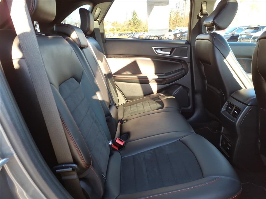 2021 Ford Edge ST photo 4