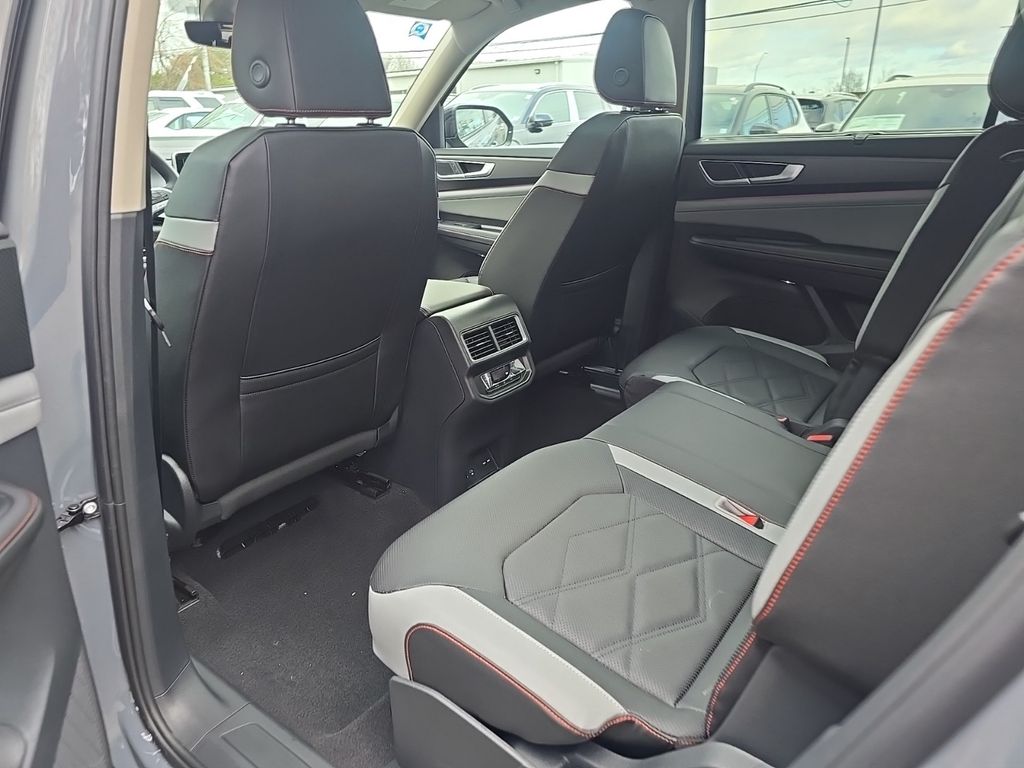 2025 Volkswagen Atlas Peak Edition SE photo 12