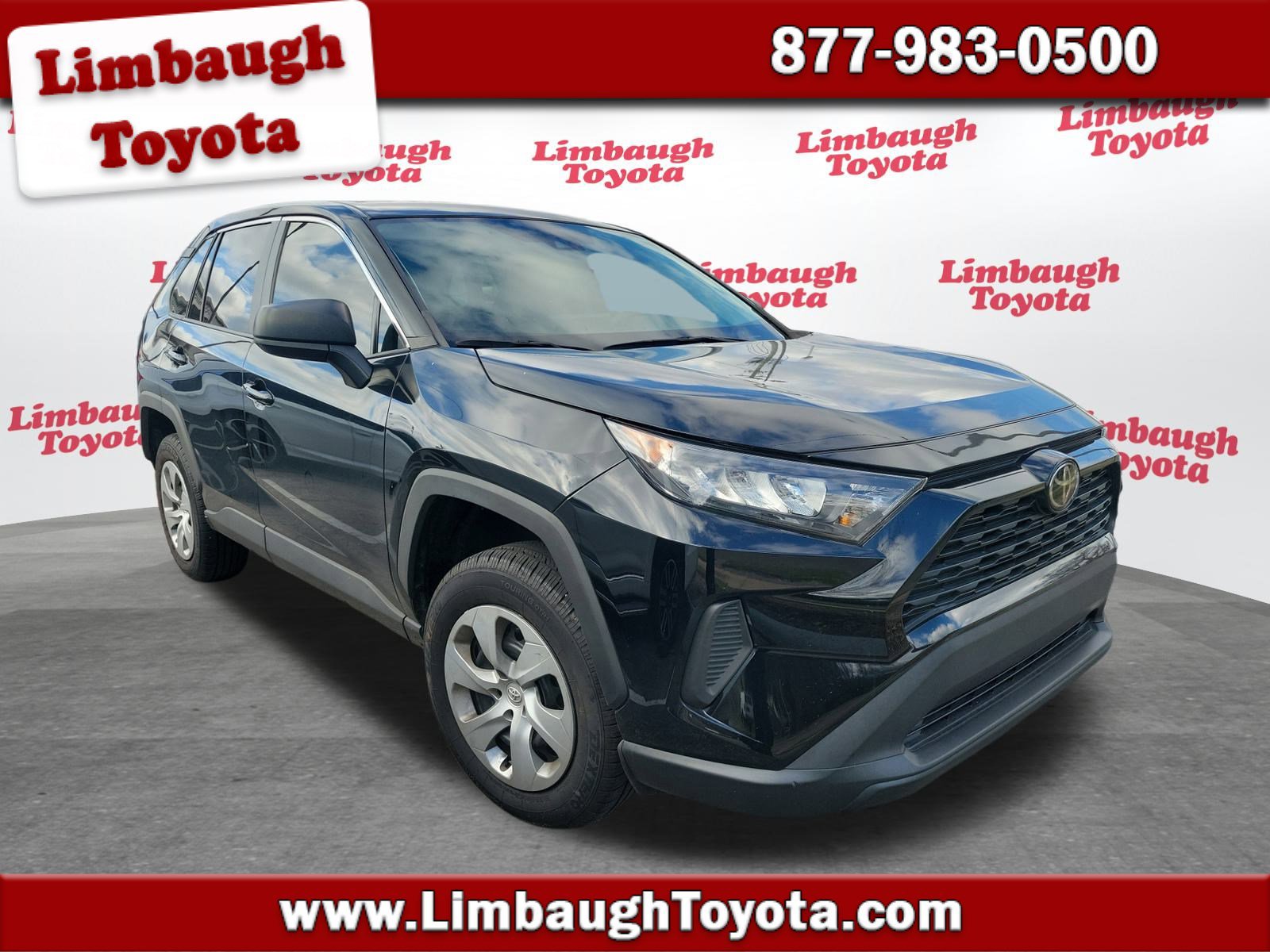 2022 Toyota RAV4 LE's photo