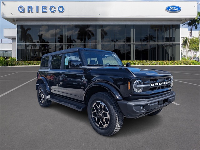 2025 Ford Bronco 4-Door Outer Banks's photo