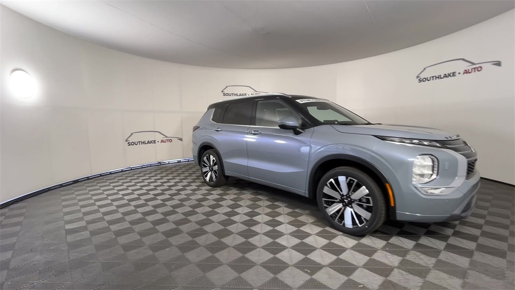 2025 Mitsubishi Outlander SEL photo 2