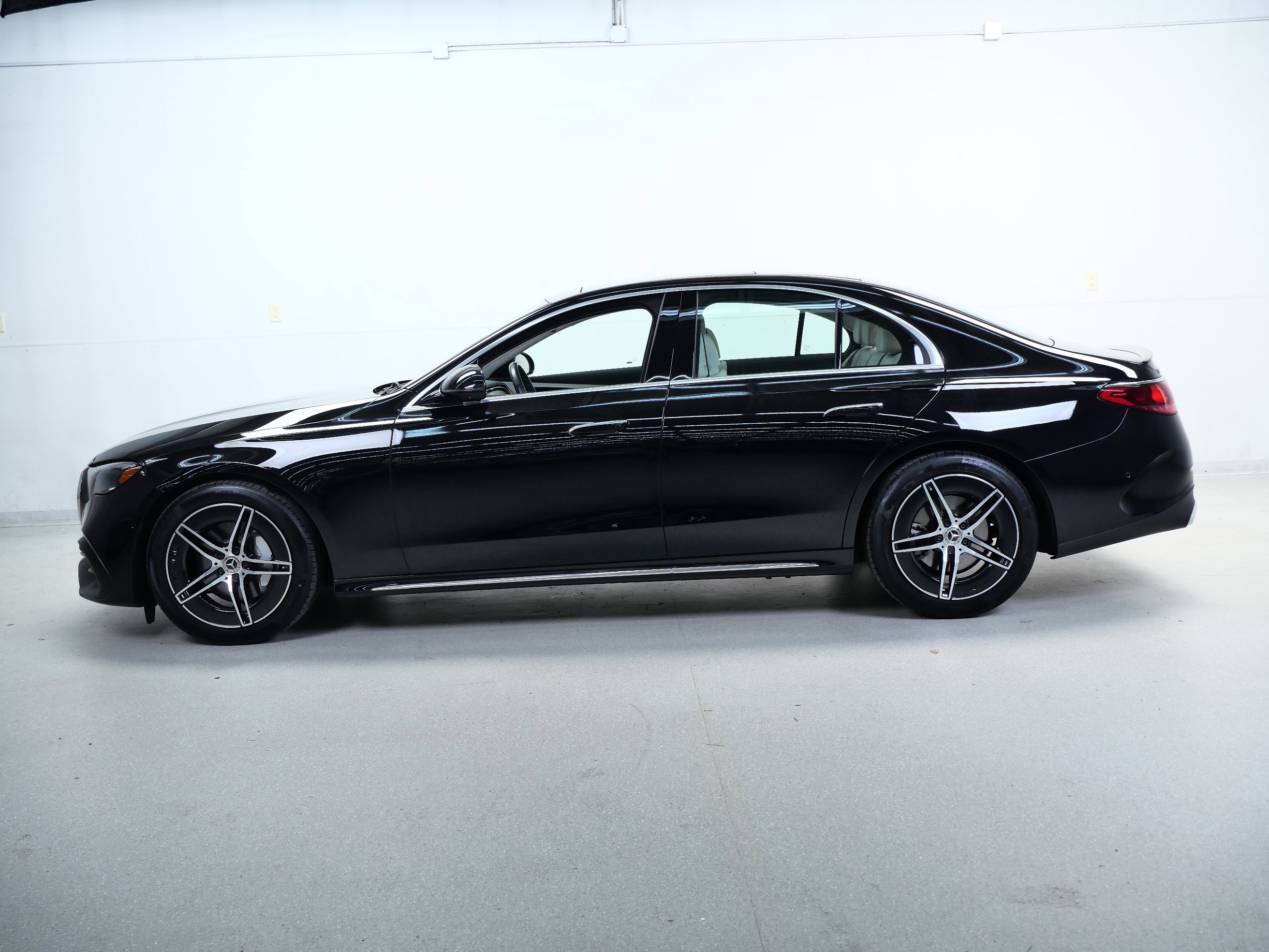 2025 Mercedes Benz E 350 4MATIC photo 8