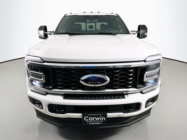 2025 Ford F-450 photo 2