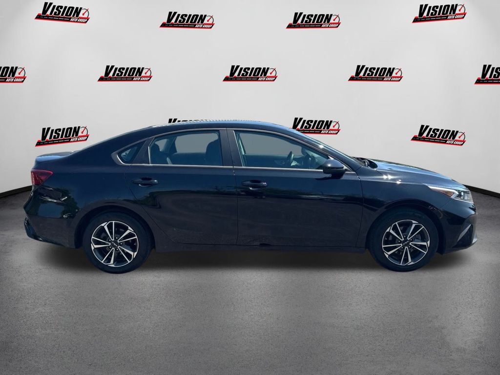 2022 Kia Forte LXS photo 4