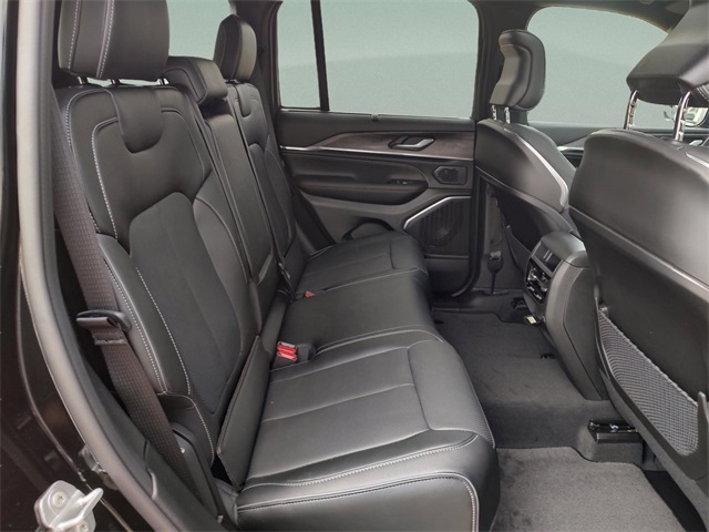 2025 Jeep Grand Cherokee Overland photo 26