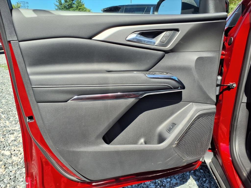 2026 Chevrolet Traverse photo 14