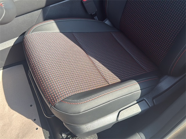 2026 Nissan Kicks SR photo 18