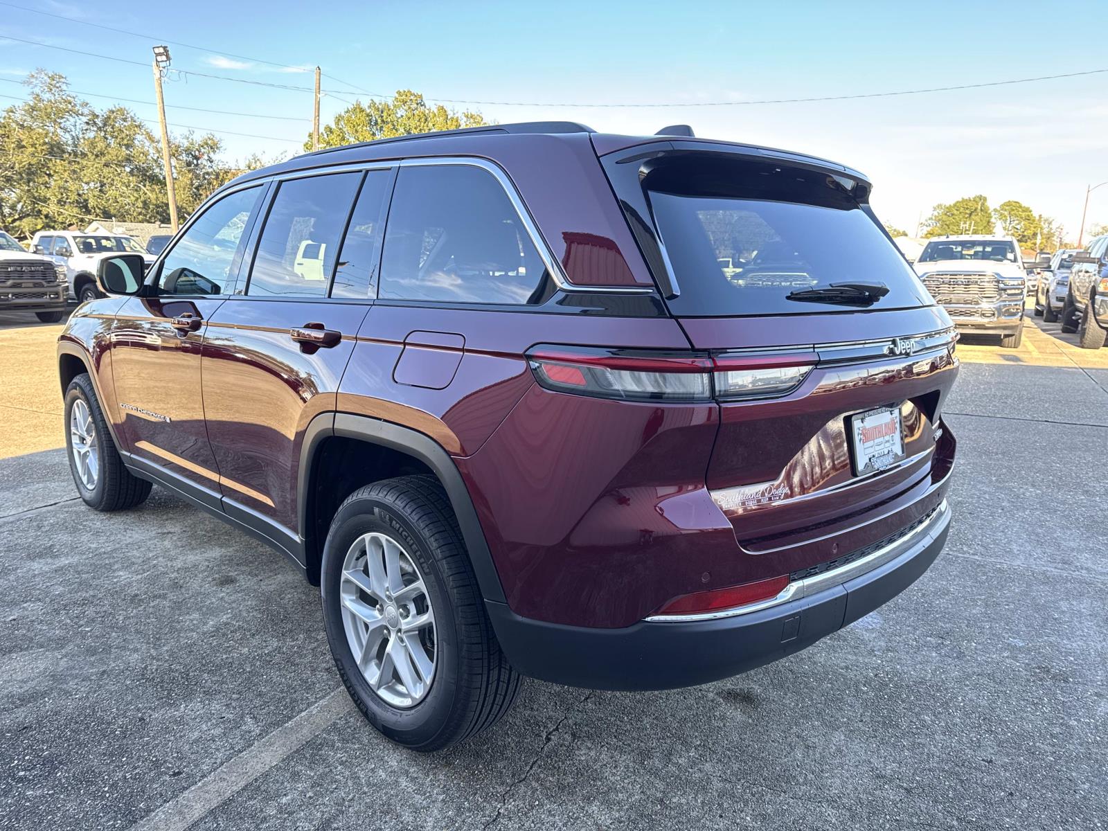 2025 Jeep Grand Cherokee Laredo X photo 2