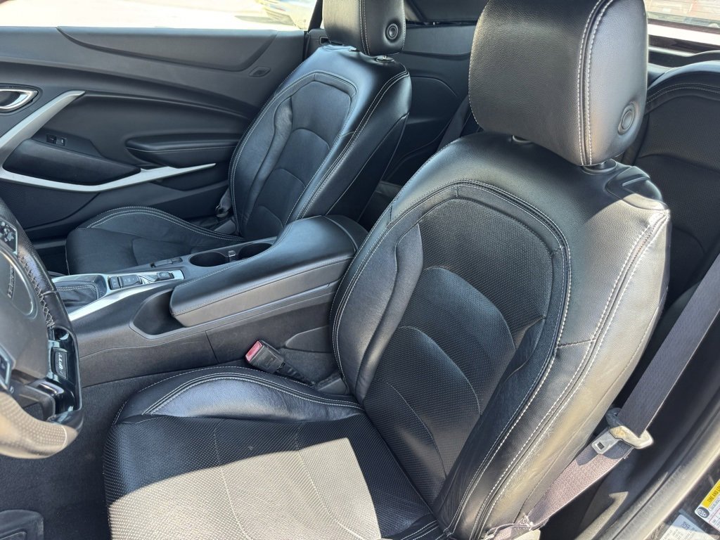 2017 Chevrolet Camaro SS photo 2