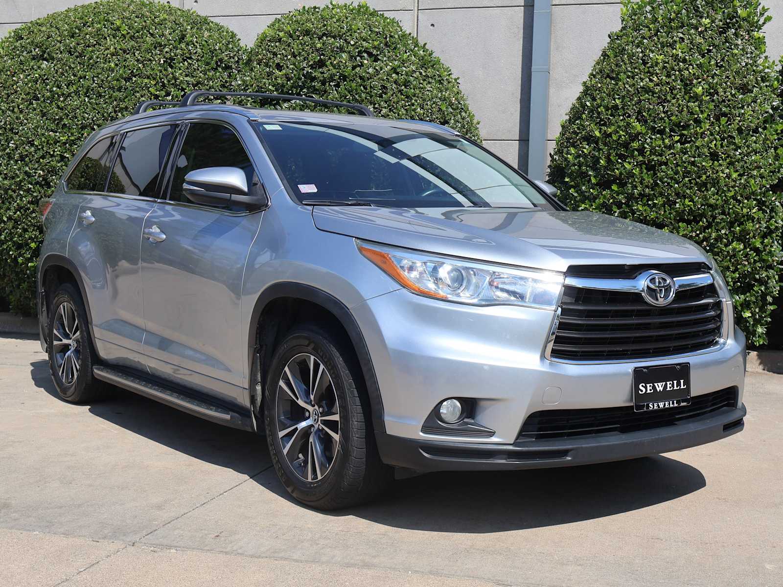 2016 Toyota Highlander Base Hybrid photo 2