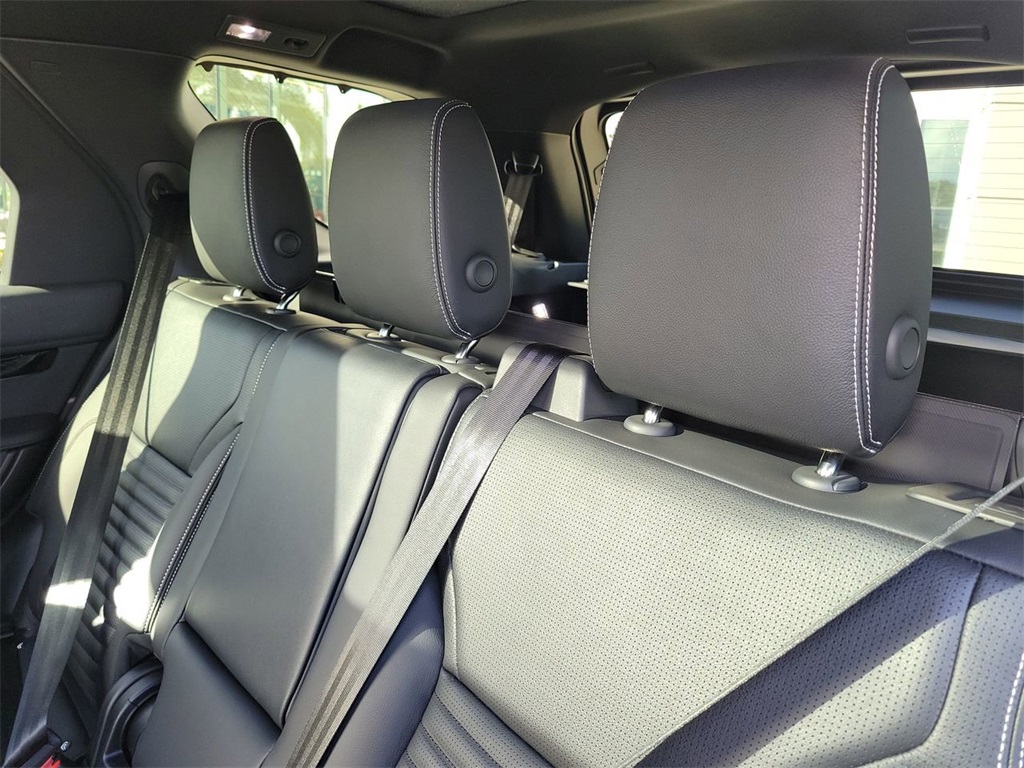 2025 Land Rover Discovery S photo 14
