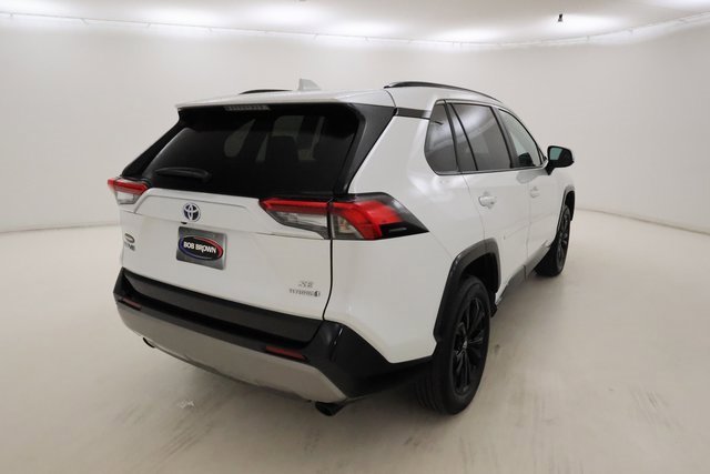 2024 Toyota RAV4 SE photo 2