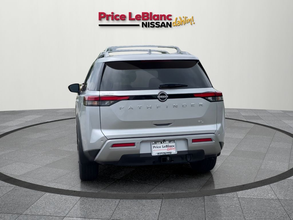 2025 Nissan Pathfinder SL photo 4