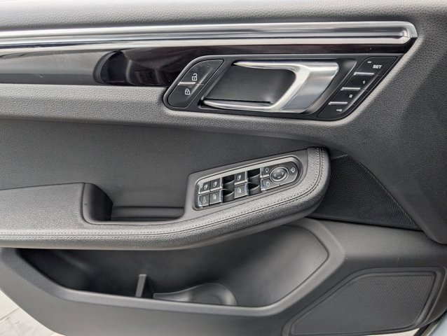 2023 Porsche Macan T photo 20