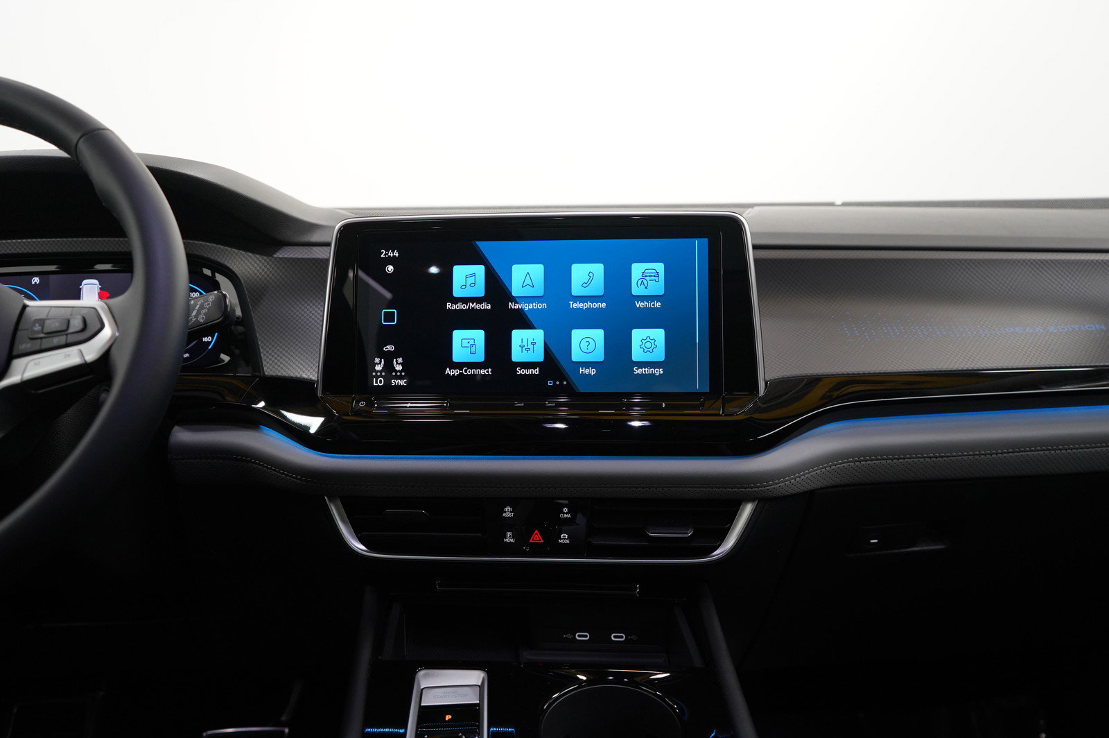 2024 Volkswagen Atlas Peak Edition SE Technology photo 15