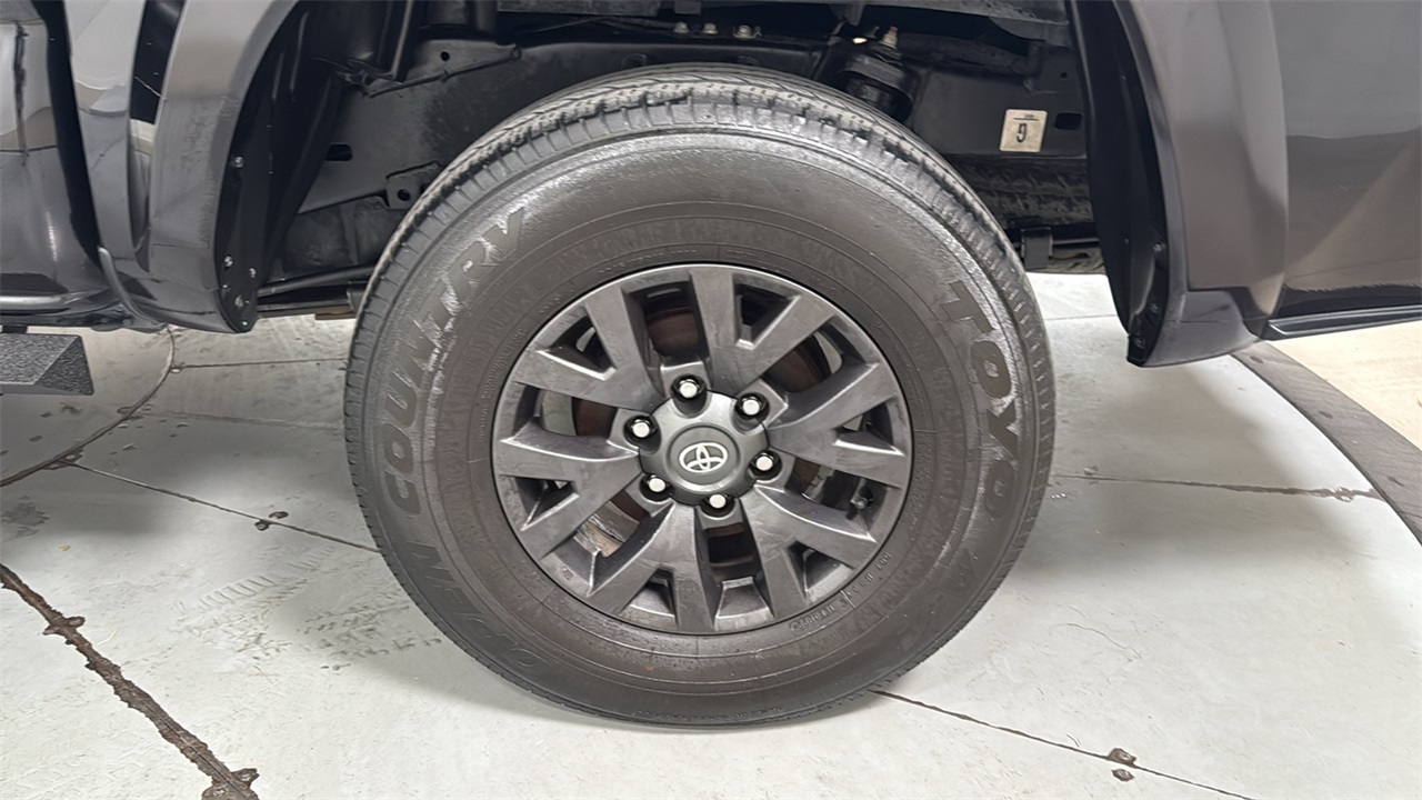 2022 Toyota Tacoma SR5 photo 23