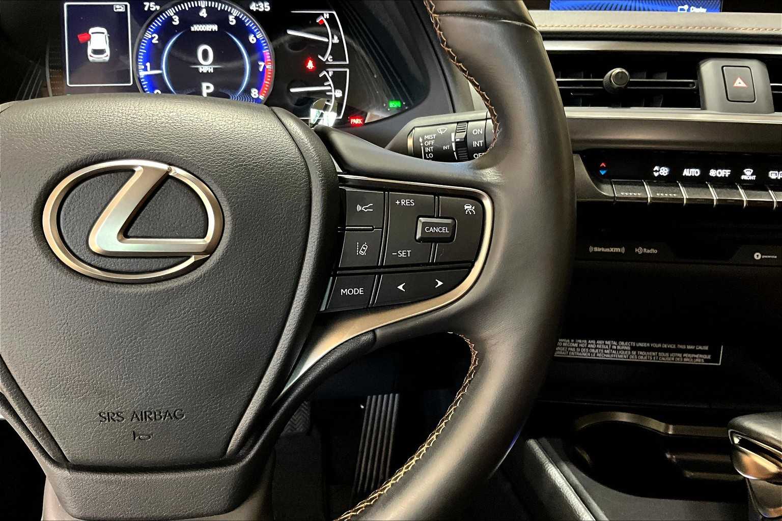 2022 Lexus UX 200 photo 22