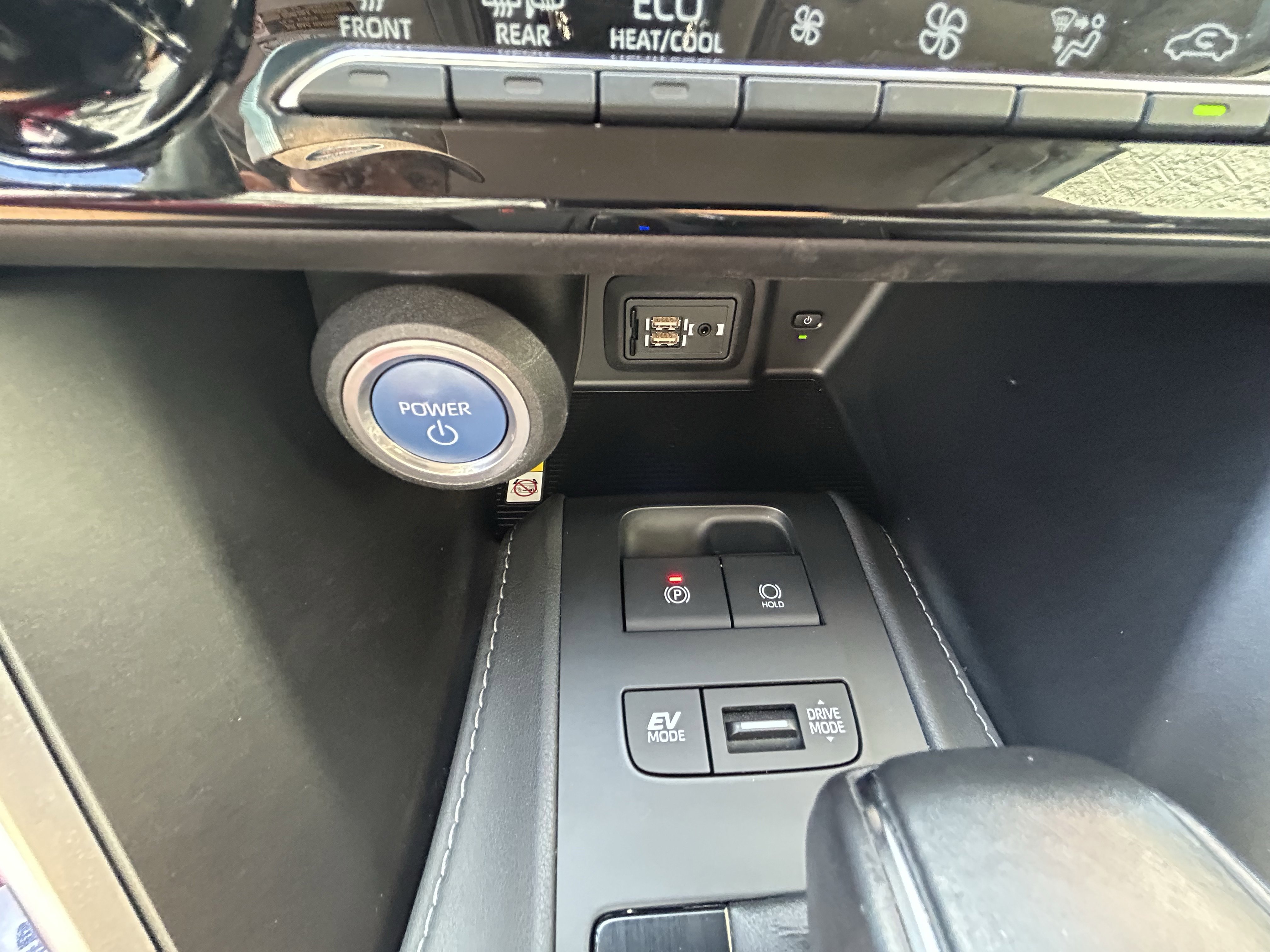 2021 Toyota Venza LE photo 2