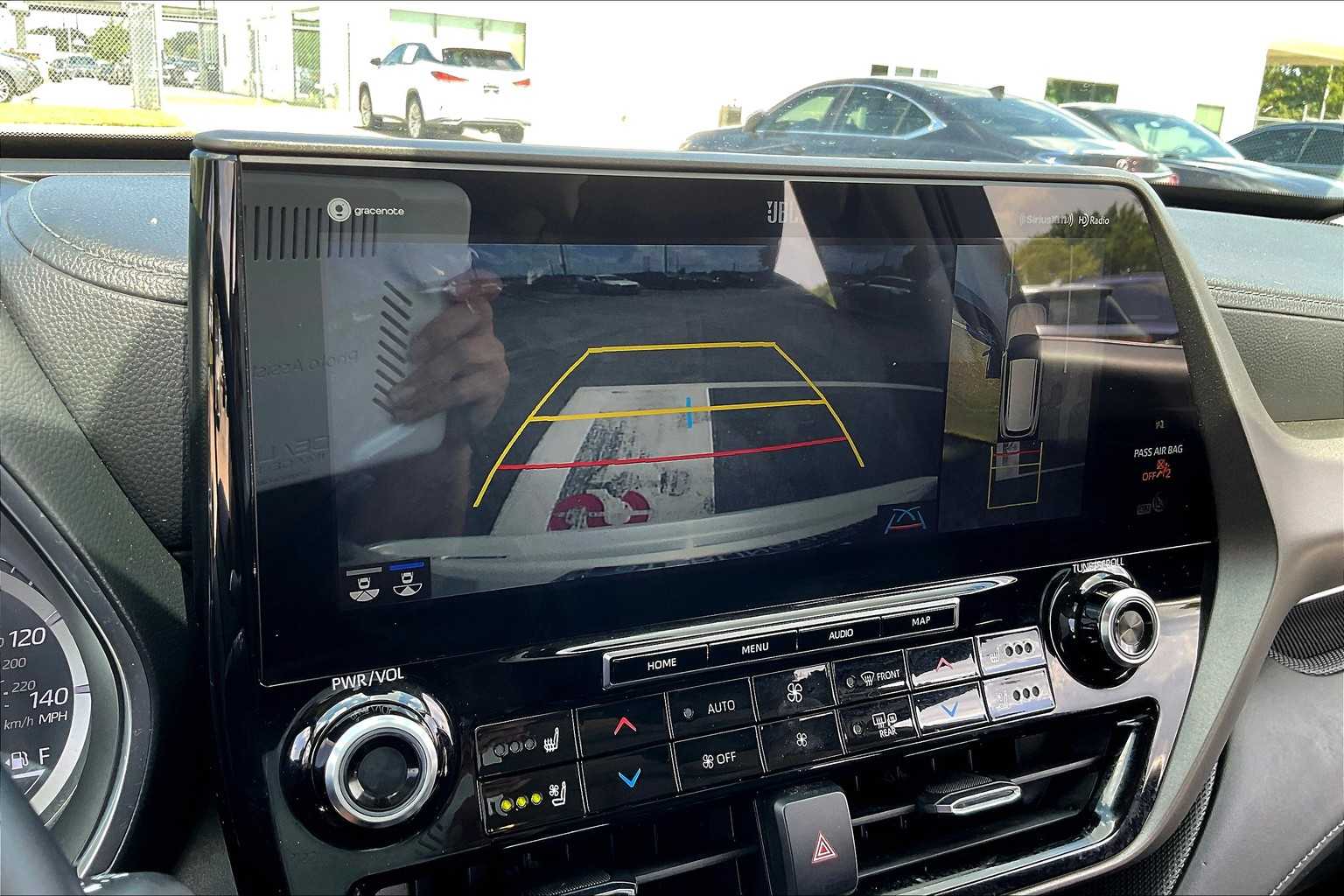 2021 Toyota Highlander Hybrid Limited photo 24