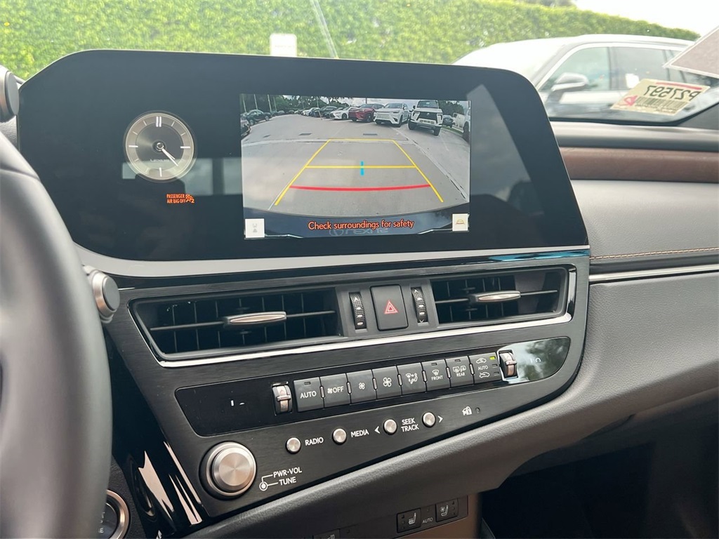 2025 Lexus ES 350 photo 15