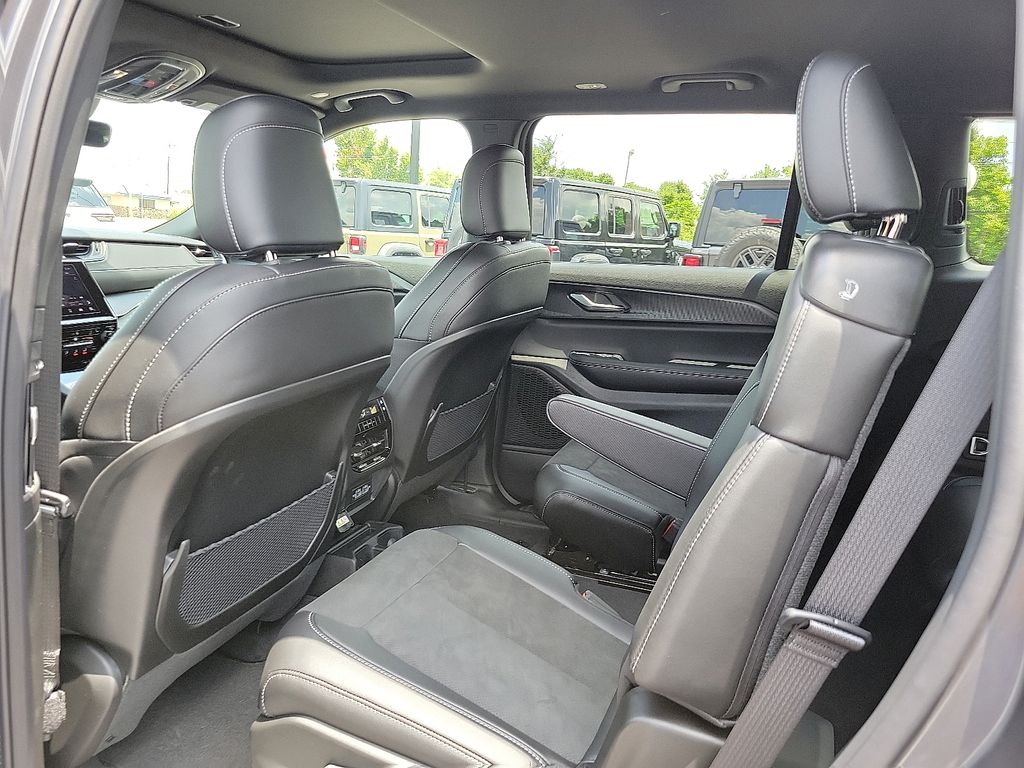 2025 Jeep Grand Cherokee Altitude X photo 6