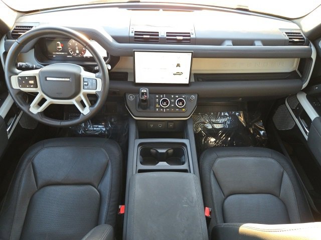 2023 Land Rover Defender 130 X-Dynamic SE photo 6