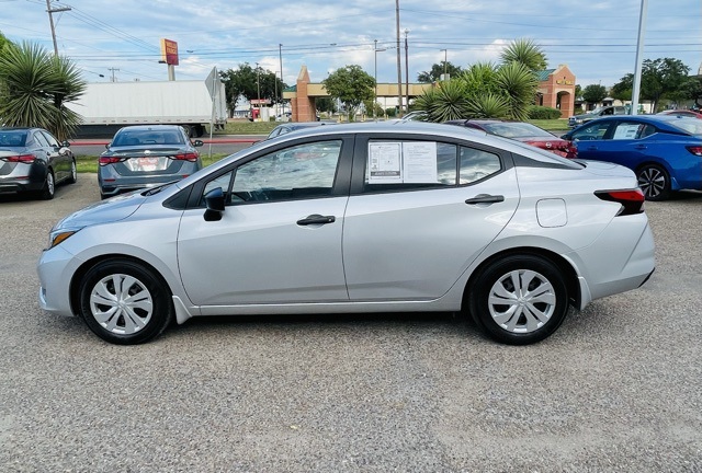 2025 Nissan Versa 1.6 S photo 4