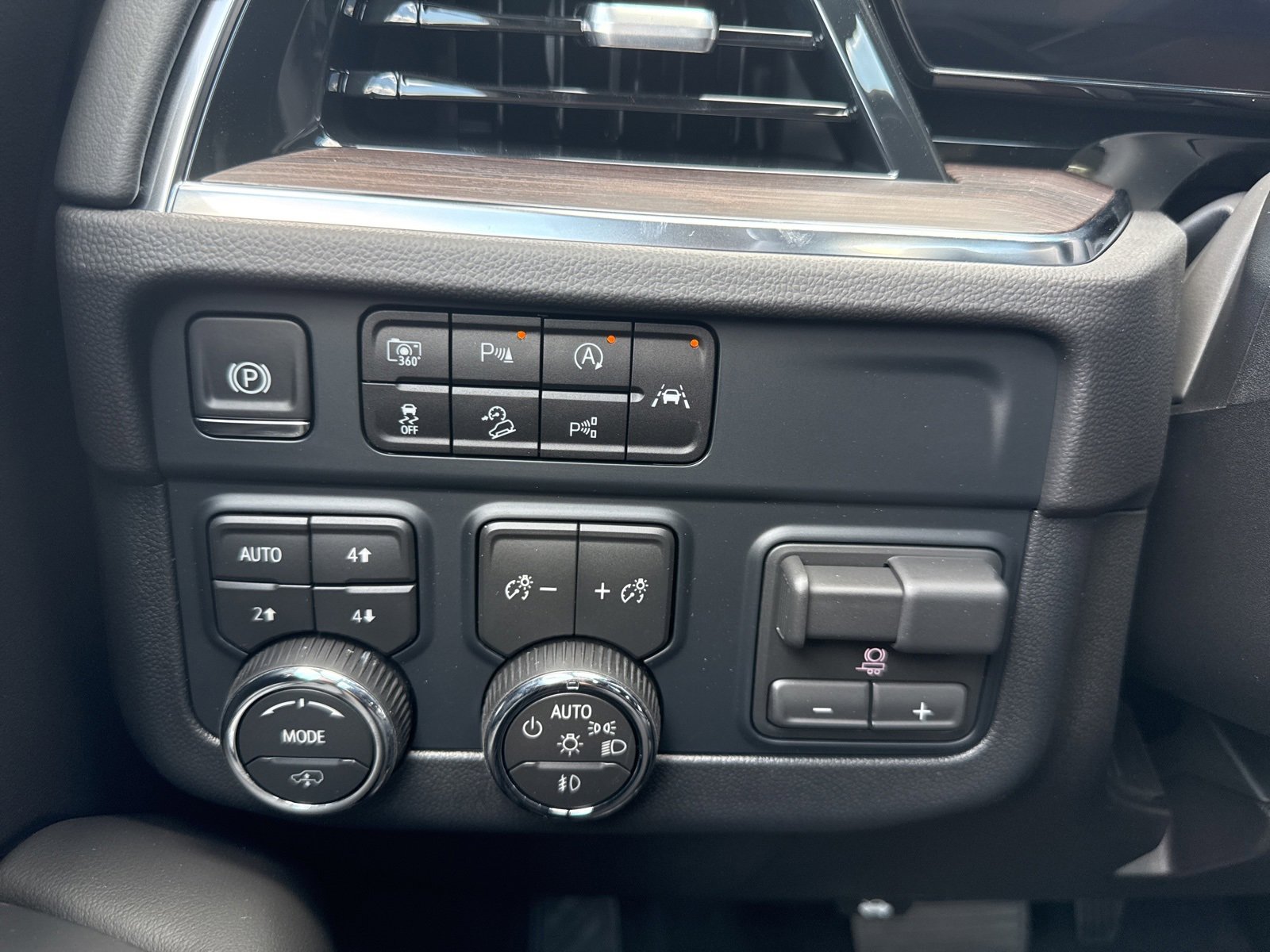 2026 Chevrolet Tahoe Z71 photo 35