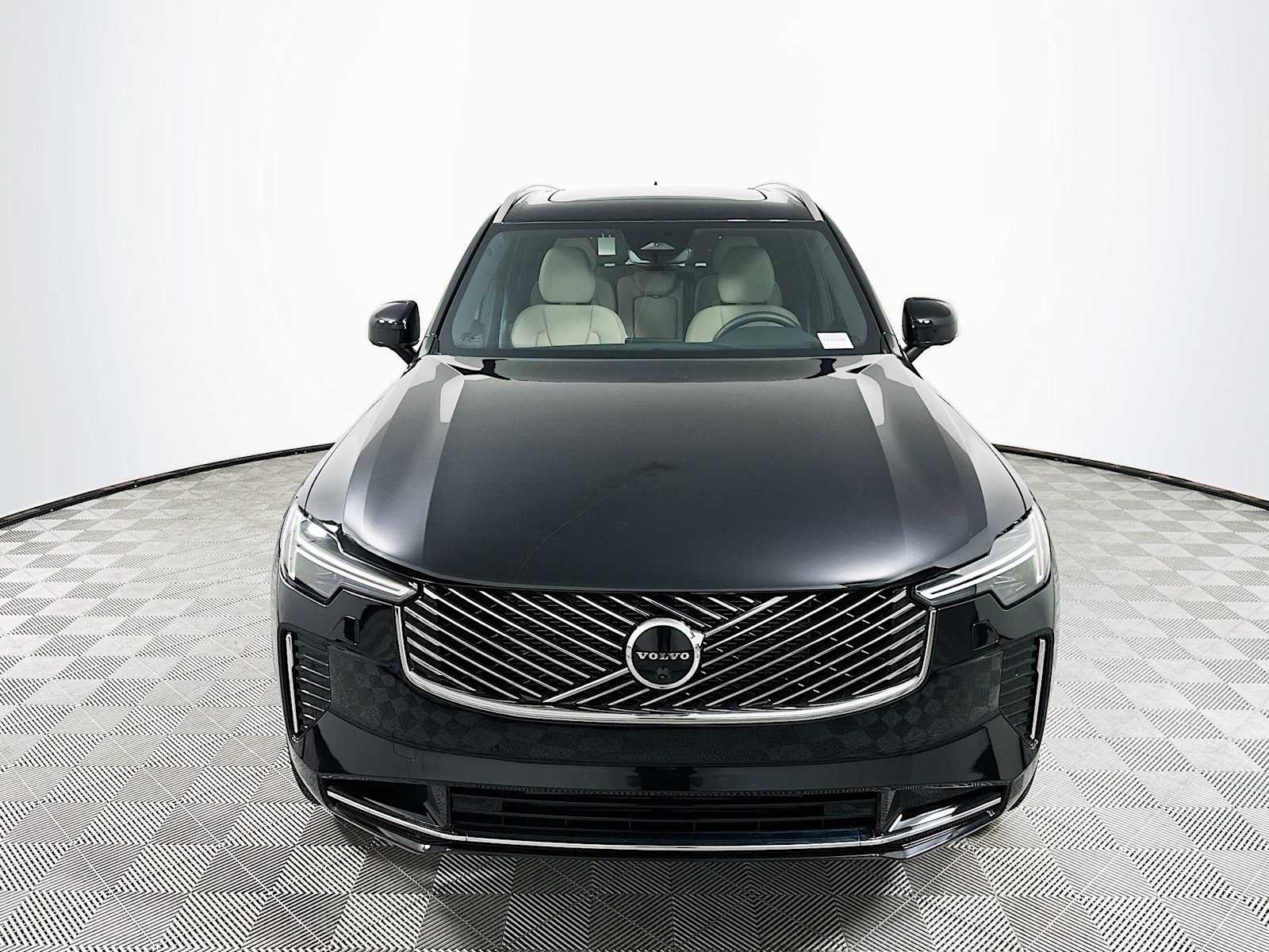 2025 Volvo XC90 Plus photo 2