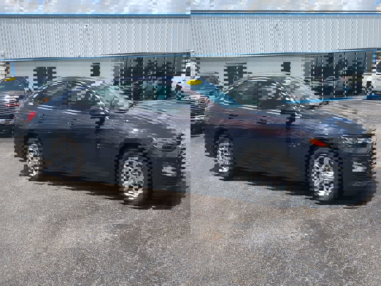 2025 Chevrolet Malibu LS photo 2