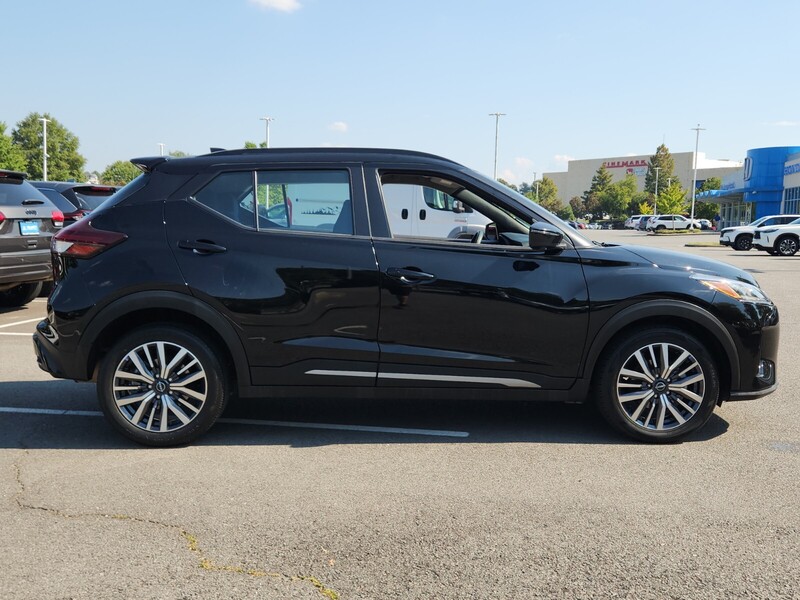 2024 Nissan Kicks SR photo 2