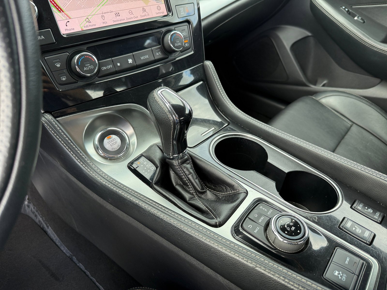 2022 Nissan Maxima SV photo 13