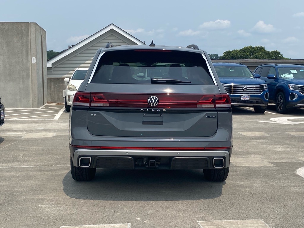 2025 Volkswagen Atlas Peak Edition SE photo 3