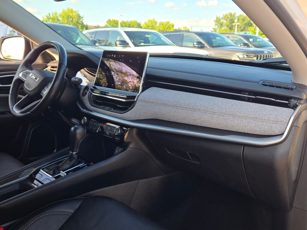2022 Jeep Compass Latitude Lux photo 7