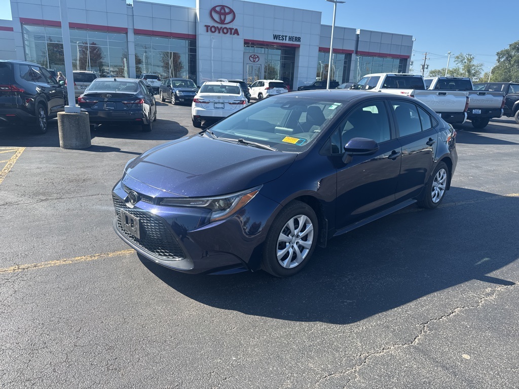 2022 Toyota Corolla LE photo 2